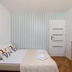 Ecru Spacious 2 Bedroom Family Apartment Wwa68