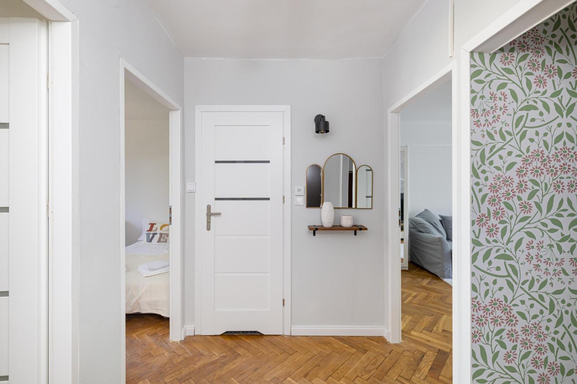 Butas Ecru Spacious 2 Bedroom Family Wwa68 Warsaw